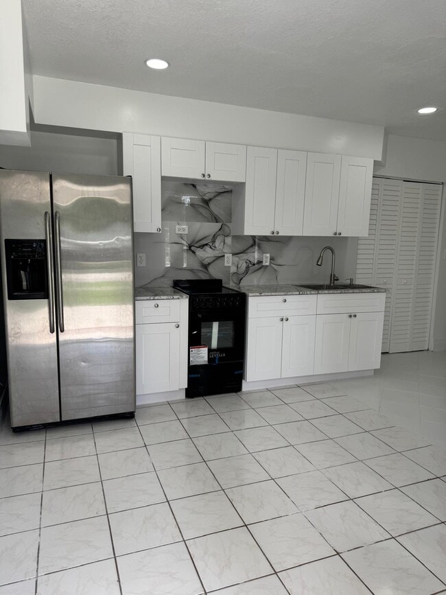 29 Edmund Rd in West Park, FL - Building Photo - Building Photo