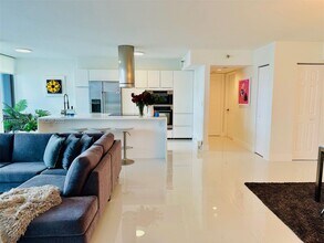 19101 NE 36th Ct, Unit 1911 in Aventura, FL - Building Photo - Building Photo