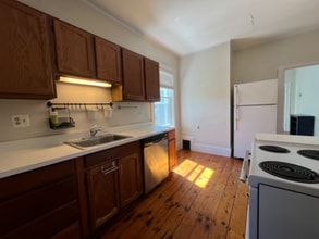 322 Merrimac St in Newburyport, MA - Building Photo - Building Photo