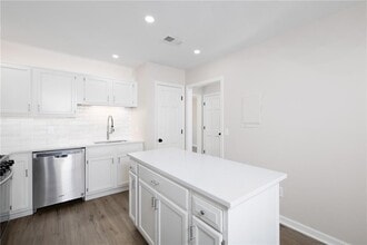 1854 Cooper Lake Dr SE, Unit 3b in Smyrna, GA - Building Photo - Building Photo