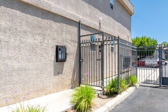 16710 Sherman Way in Van Nuys, CA - Building Photo - Building Photo