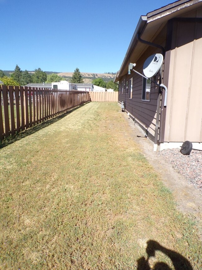 2204 Jakob Ave in La Grande, OR - Building Photo - Building Photo