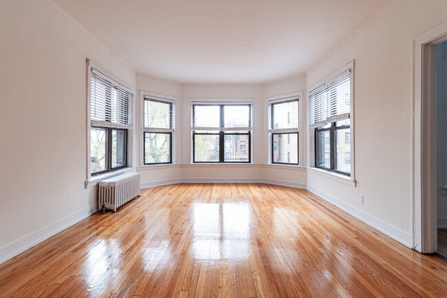 2819 N Pine Grove Ave, Unit 3A