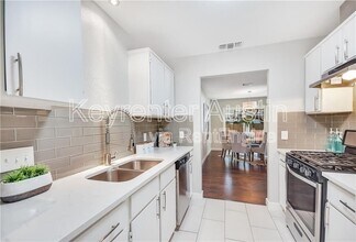 11007 Jordan Ln in Austin, TX - Building Photo - Building Photo