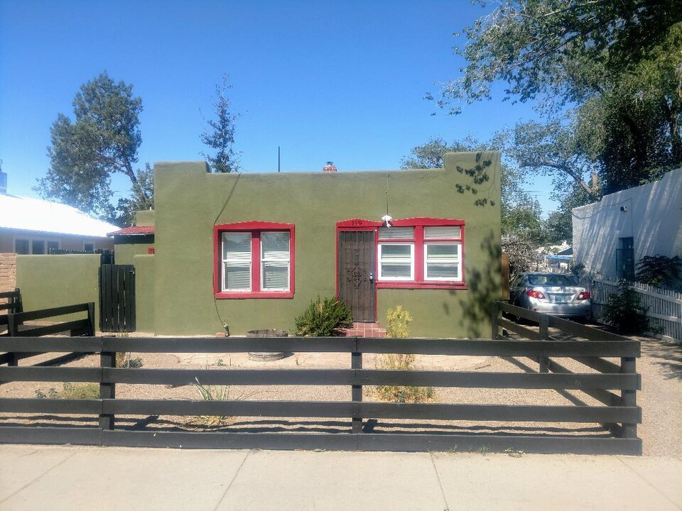 119 Princeton Dr SE in Albuquerque, NM - Building Photo