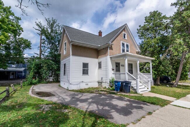 831 Brookwood Pl in Ann Arbor, MI - Building Photo - Building Photo