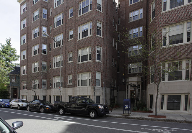 5 Concord Ave in Cambridge, MA - Foto de edificio - Building Photo