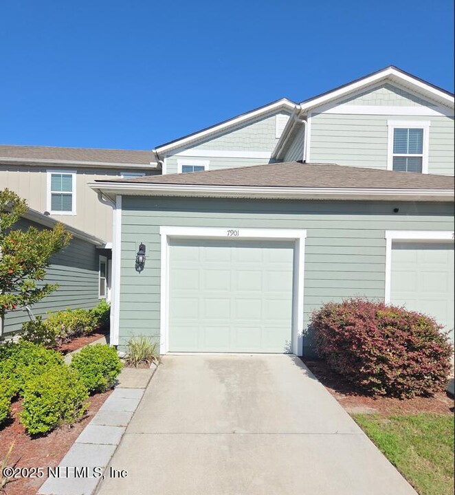 7901 Echo Springs Rd in Jacksonville, FL - Building Photo