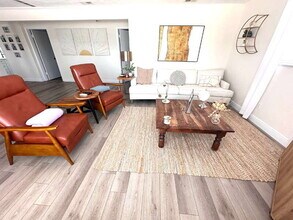 2563 S Peninsula Dr in Daytona Beach, FL - Building Photo - Building Photo