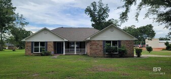 1000 N Alston St in Foley, AL - Building Photo