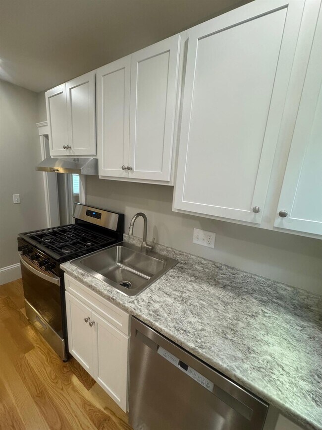 11 Belmont Sq, Unit 1 in Somerville, MA - Building Photo - Building Photo