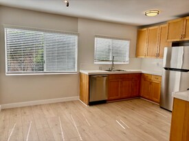 812 Westmount Dr in West Hollywood, CA - Building Photo