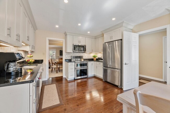 5918 Empire Way in Rockville, MD - Building Photo - Building Photo