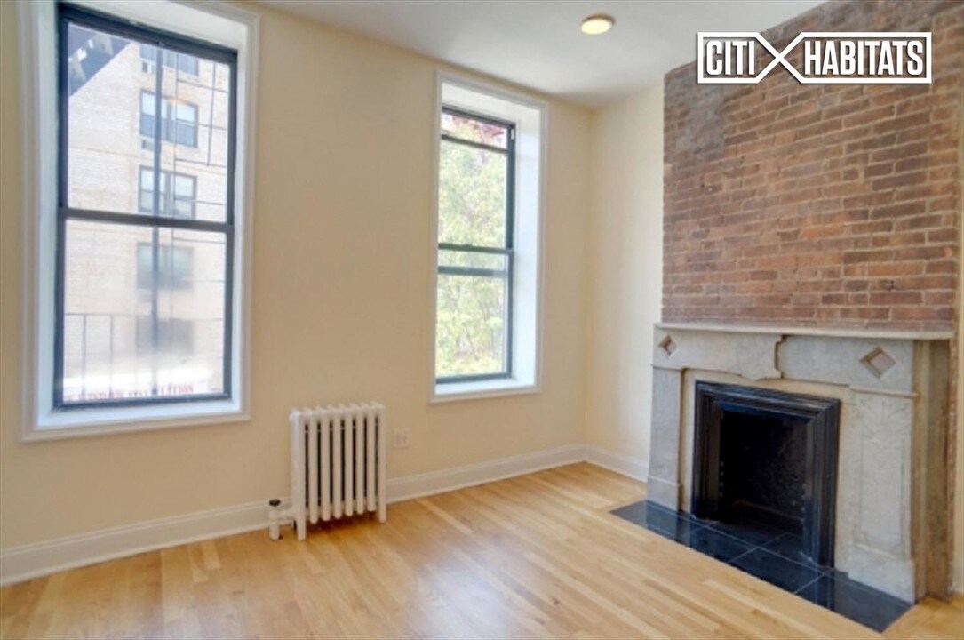 159 Christopher St-Unit -1 in New York, NY - Building Photo