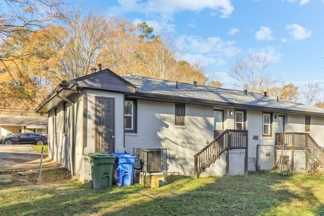839 Commodore Dr NW in Atlanta, GA - Foto de edificio - Building Photo