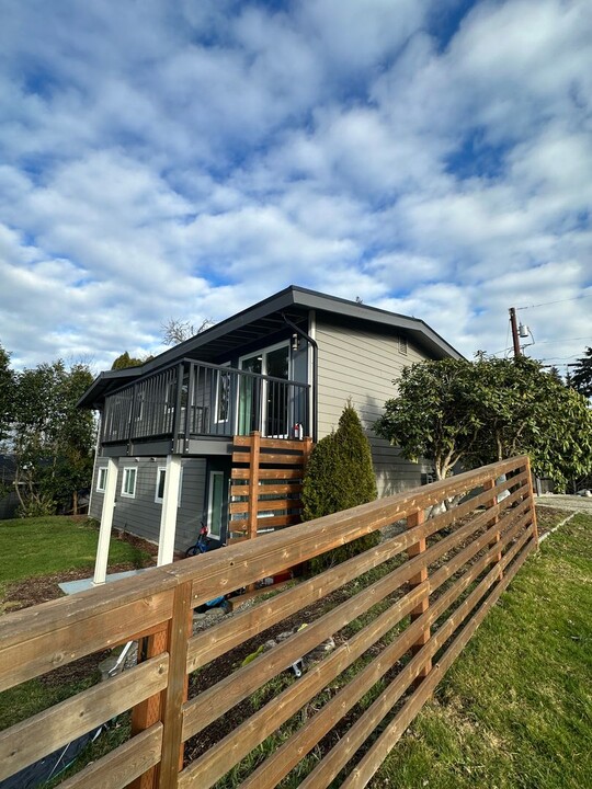 12003 13th St NE in Lake Stevens, WA - Foto de edificio