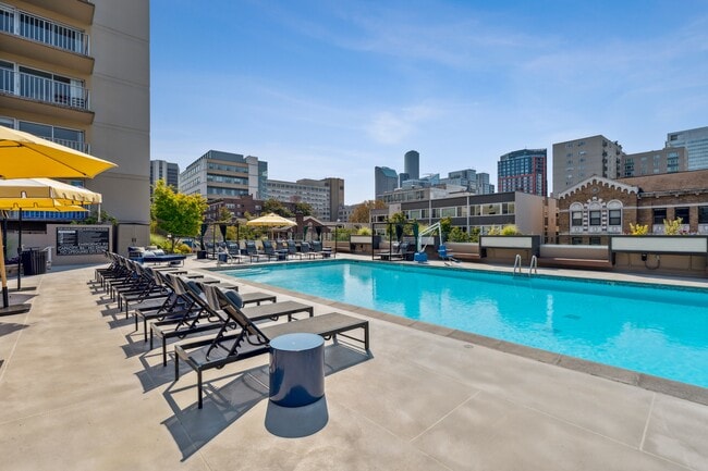 Panorama in Seattle, WA - Foto de edificio - Building Photo