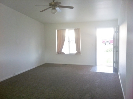 401 Parkchester Dr in Spring Creek, NV - Building Photo - Building Photo