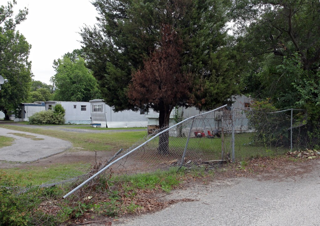 5513 Woodbine Ave in North Charleston, SC - Building Photo