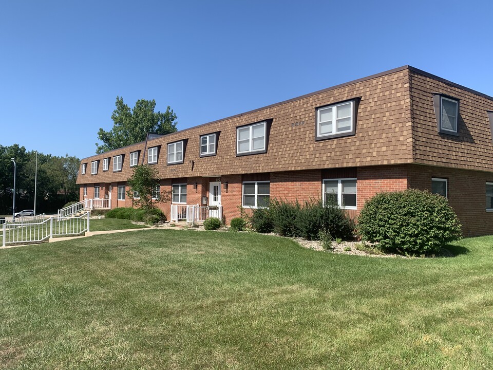 The Village at Tangle Wood in Peoria, IL - Building Photo