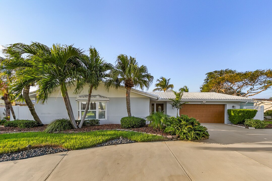 516 Bahama Dr in Satellite Beach, FL - Building Photo