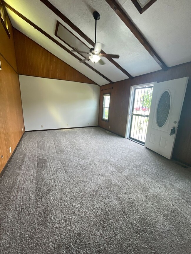2619 Grant Line Rd in New Albany, IN - Building Photo - Building Photo
