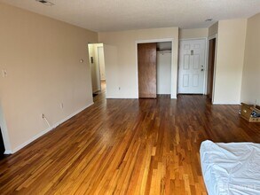 311 Edison Glen Terrace in Edison, NJ - Building Photo - Building Photo