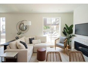 9 West Dr in Excelsior, MN - Building Photo - Building Photo