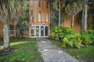 1330 W 54th St in Hialeah, FL - Building Photo