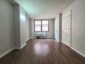 22 W 25th St, Unit 2G in Bayonne, NJ - Foto de edificio - Building Photo