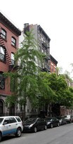 229 E 11th St in New York, NY - Building Photo