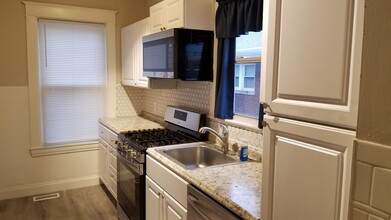 2734 Harris Ave, Unit 1 in Cincinnati, OH - Foto de edificio - Building Photo