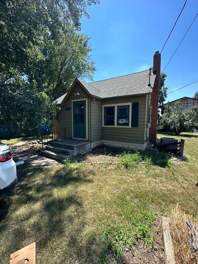 1119 Hartman Ave in Waterloo, IA - Building Photo - Building Photo