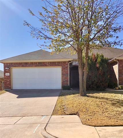 1021 Newcastle Dr in Weatherford, TX - Building Photo