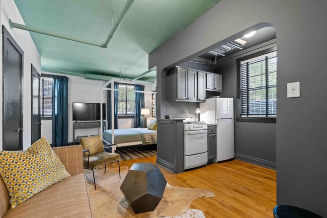 property at 1421 W Addison St