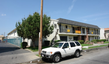 Columbus Martinique Apartments in North Hills, CA - Building Photo - Building Photo