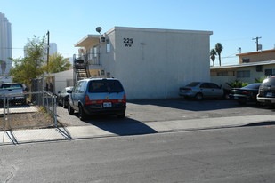 225 W Chicago Ave in Las Vegas, NV - Building Photo
