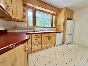 4751 SW 53rd Ave in Portland, OR - Building Photo - Building Photo