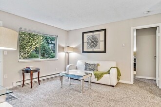 Kendall Ridge in Bellevue, WA - Building Photo - Building Photo