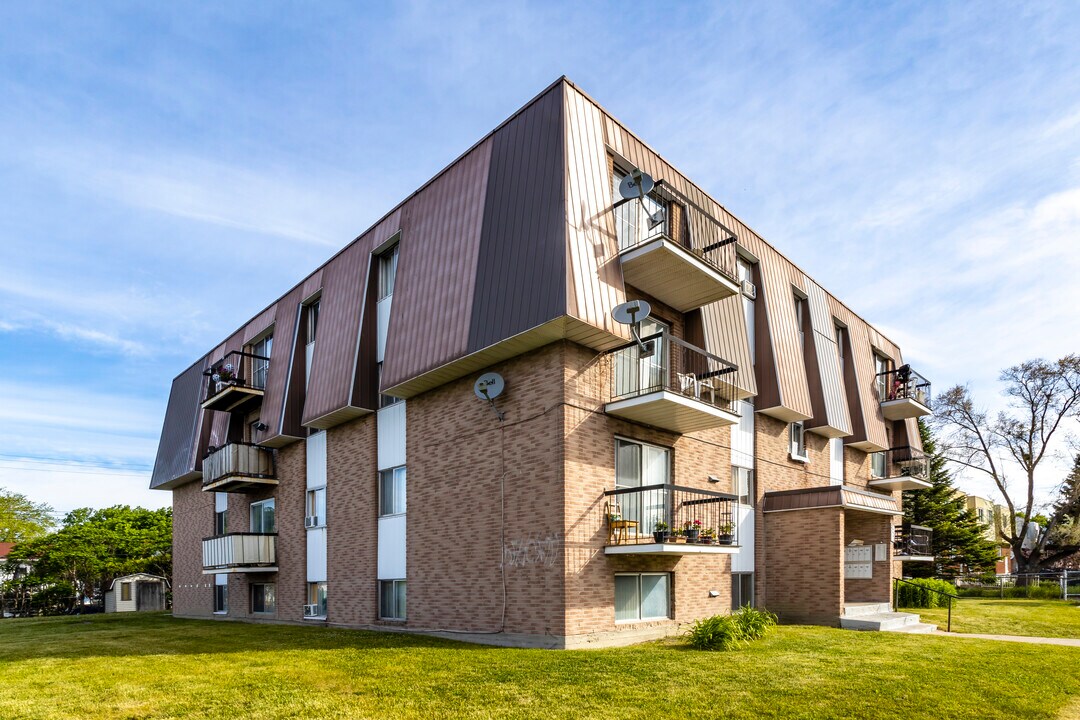 5730 Milan in Brossard, QC - Building Photo
