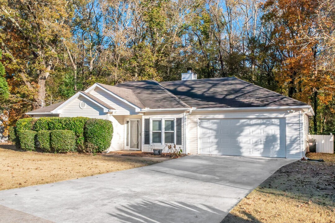 30 Allen Oaks Way in Covington, GA - Building Photo