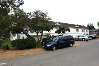 Leucadia Shores Apartments in Encinitas, CA - Building Photo - Building Photo