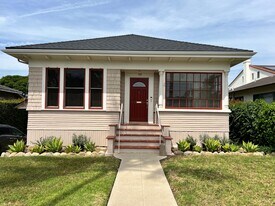 118 W Pedregosa St in Santa Barbara, CA - Building Photo