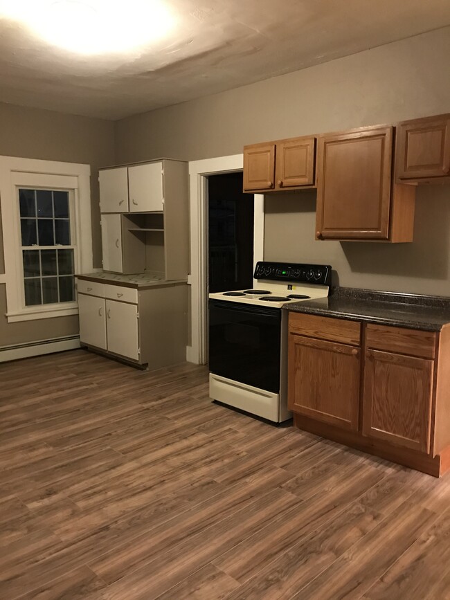 581 Rockingham St, Unit Second Floor