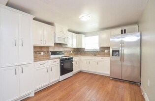 4710 15th St in Bacliff, TX - Building Photo