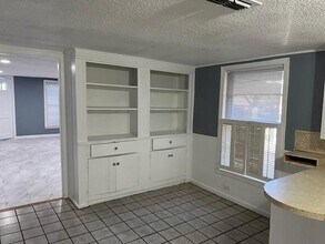 409 N College Dr in Keene, TX - Building Photo - Building Photo