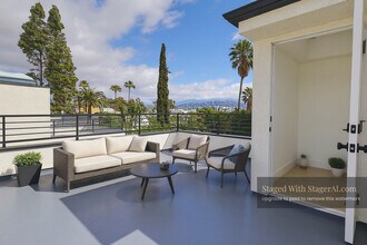 11810 Gilmore St, Unit 3 in North Hollywood, CA - Building Photo - Building Photo