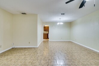 713 Hiview Cir in Port Orange, FL - Building Photo - Building Photo