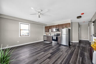 1430 DeKalb Ave in Sycamore, IL - Building Photo - Building Photo