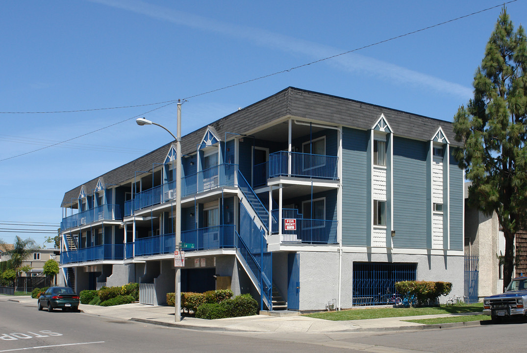 The Oak Street Apartments in Santa Ana, CA - Building Photo